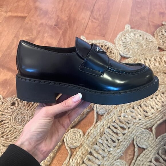 Prada Women's Triangle Logo Loafers Spazzolato Leather Black Size 40 - Picture 10 of 10